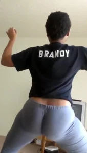 Big Booty Twerking n Leggings .. We Need I.D !! 4248722