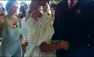 Chupeta no meio do casamento