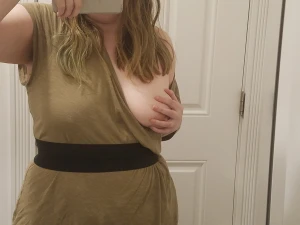 25 yr old boobs, loose shirt, no bra 372495